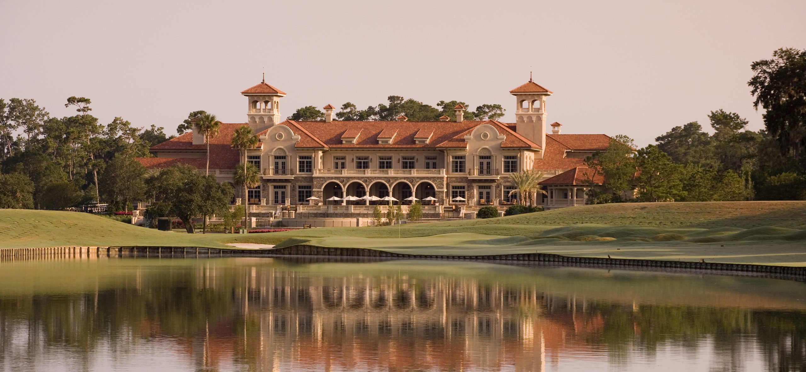 The frontage of Sawgrass Marriott Golf Resort